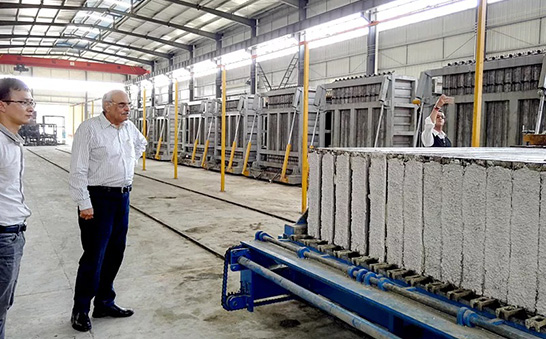 巴基斯坦 立式墙板生产线在交付前的验收试机